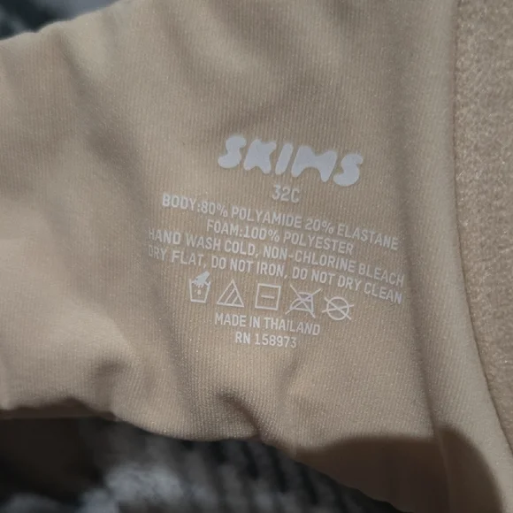 Skims Fits Everybody T-shirt Bra - Picture 5 of 6